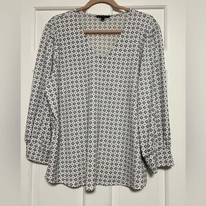 True white and black blouse Size XL